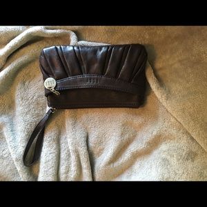 Elle wristlet